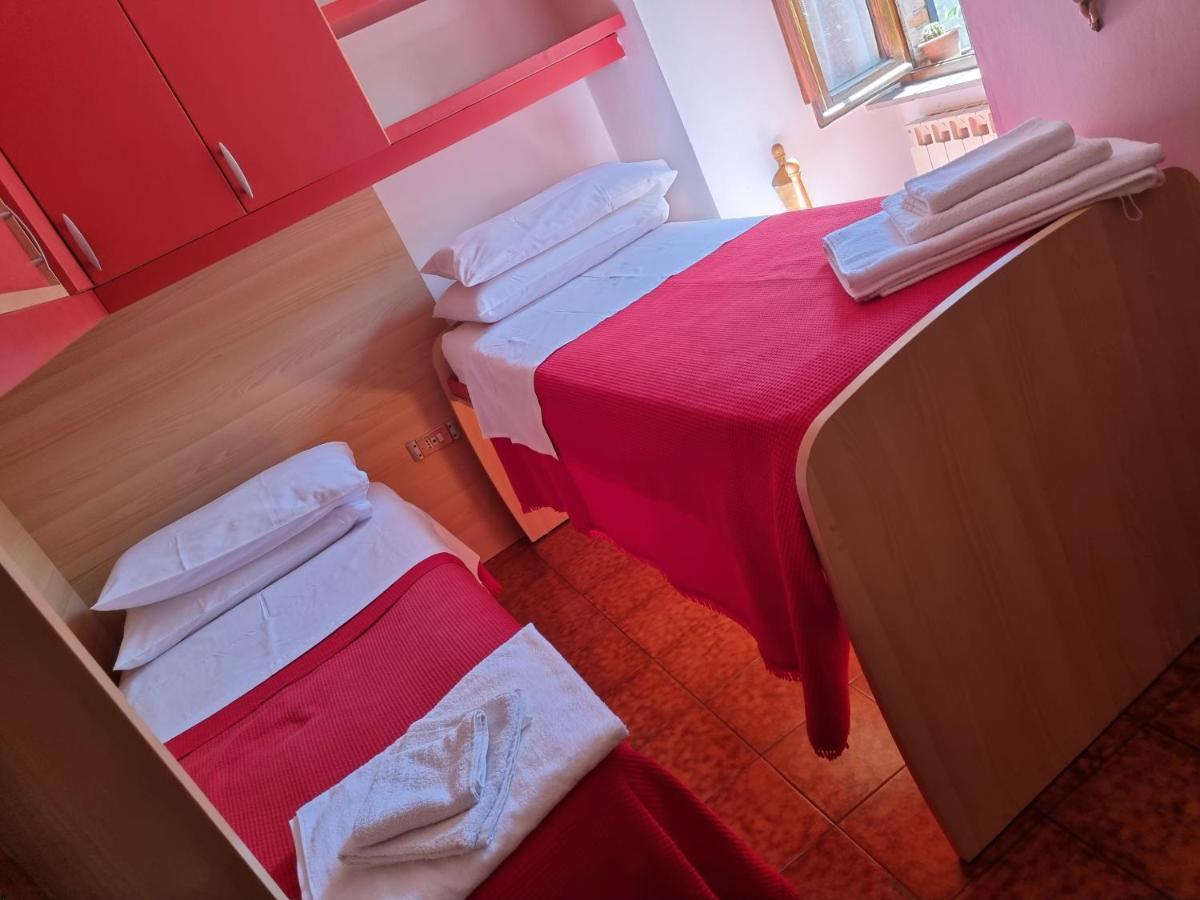 A Casa Di Cristina Apartment Gubbio Bagian luar foto