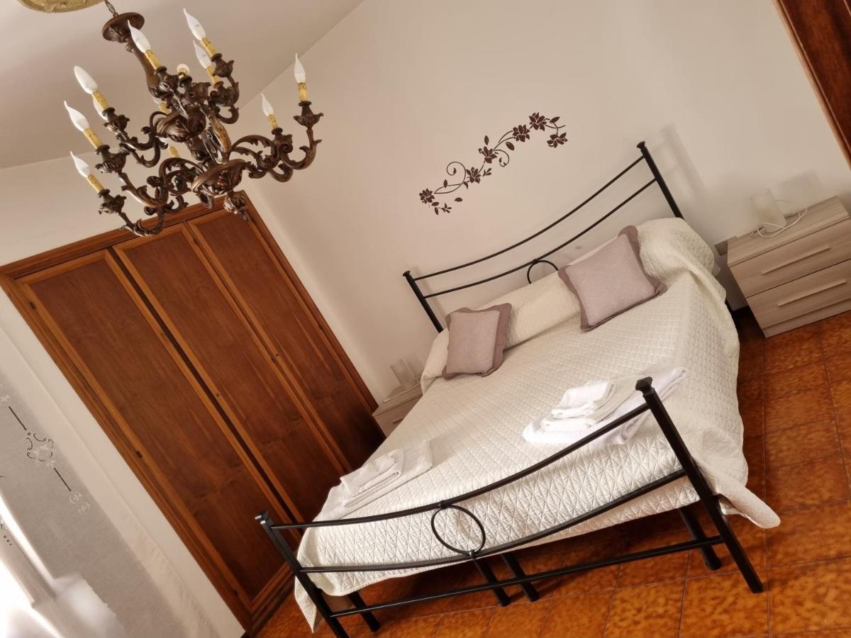 A Casa Di Cristina Apartment Gubbio Bagian luar foto