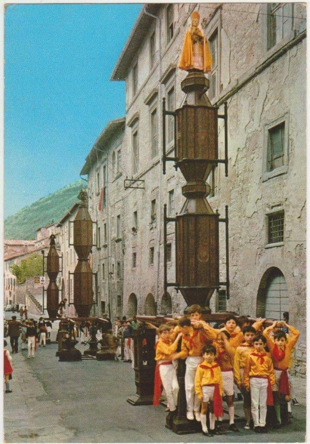 A Casa Di Cristina Apartment Gubbio Bagian luar foto