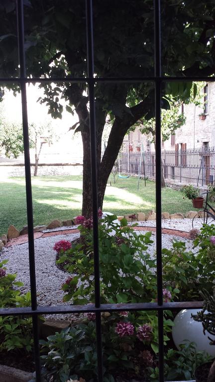 A Casa Di Cristina Apartment Gubbio Bagian luar foto